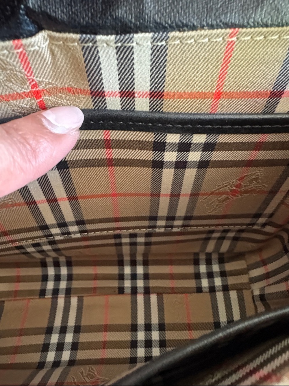 Burberry Black Pebbled Leather Shoulder Bag with Nova Check Interior - Picture 6 of 7